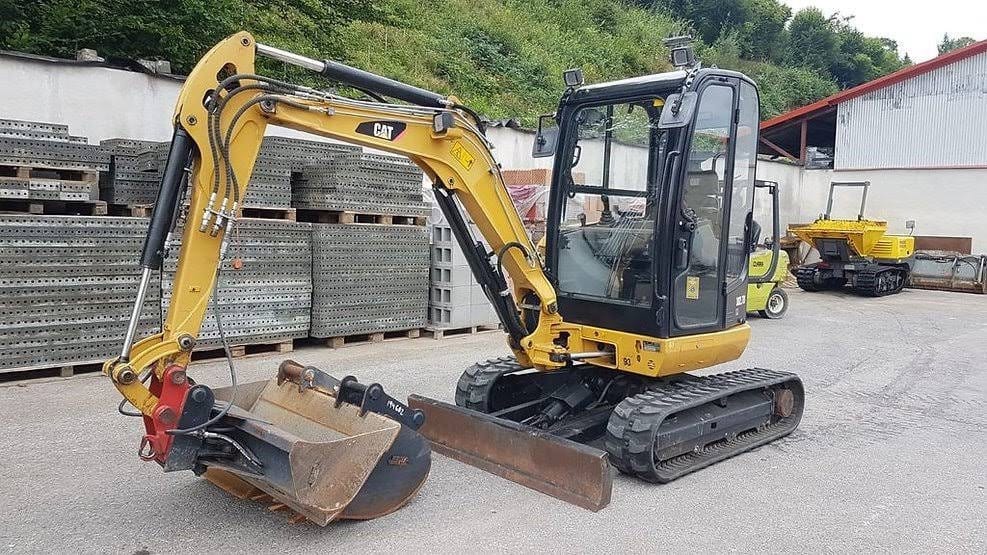 Caterpillar 302.7D CR, (2016), 2000 heures, 2.67T + 3 Godets – occasion