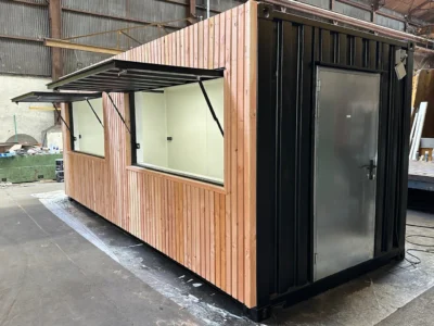 SNACK EN CONTAINER 20 PIEDS – 2 AUVENTS LATÉRAUX