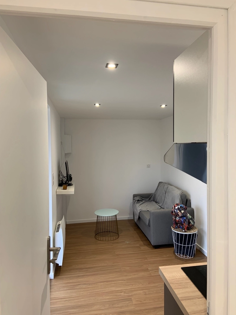 STUDIO EN CONTAINER DE 20 PIEDS 13 M²