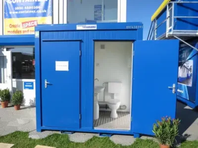 BUNGALOW BOX 3,3 M² : DUO CABINES WC  8 PIEDS
