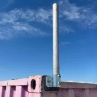 KIT DE FIXATION DE POTEAU SUR CONTAINER MARITIME