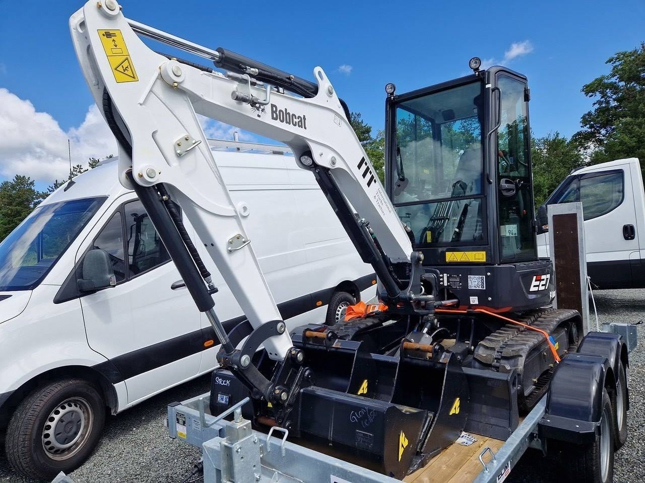 Bobcat E27Z, (2023), 2.7T + Remorque + 3 Godets + Marteau BRH Hydraulique – occasion