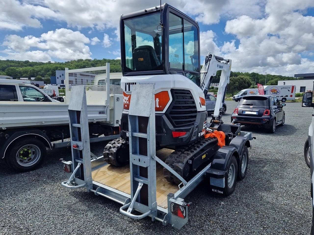 Bobcat E27Z, (2023), 2.7T + Remorque + 3 Godets + Marteau BRH Hydraulique – occasion