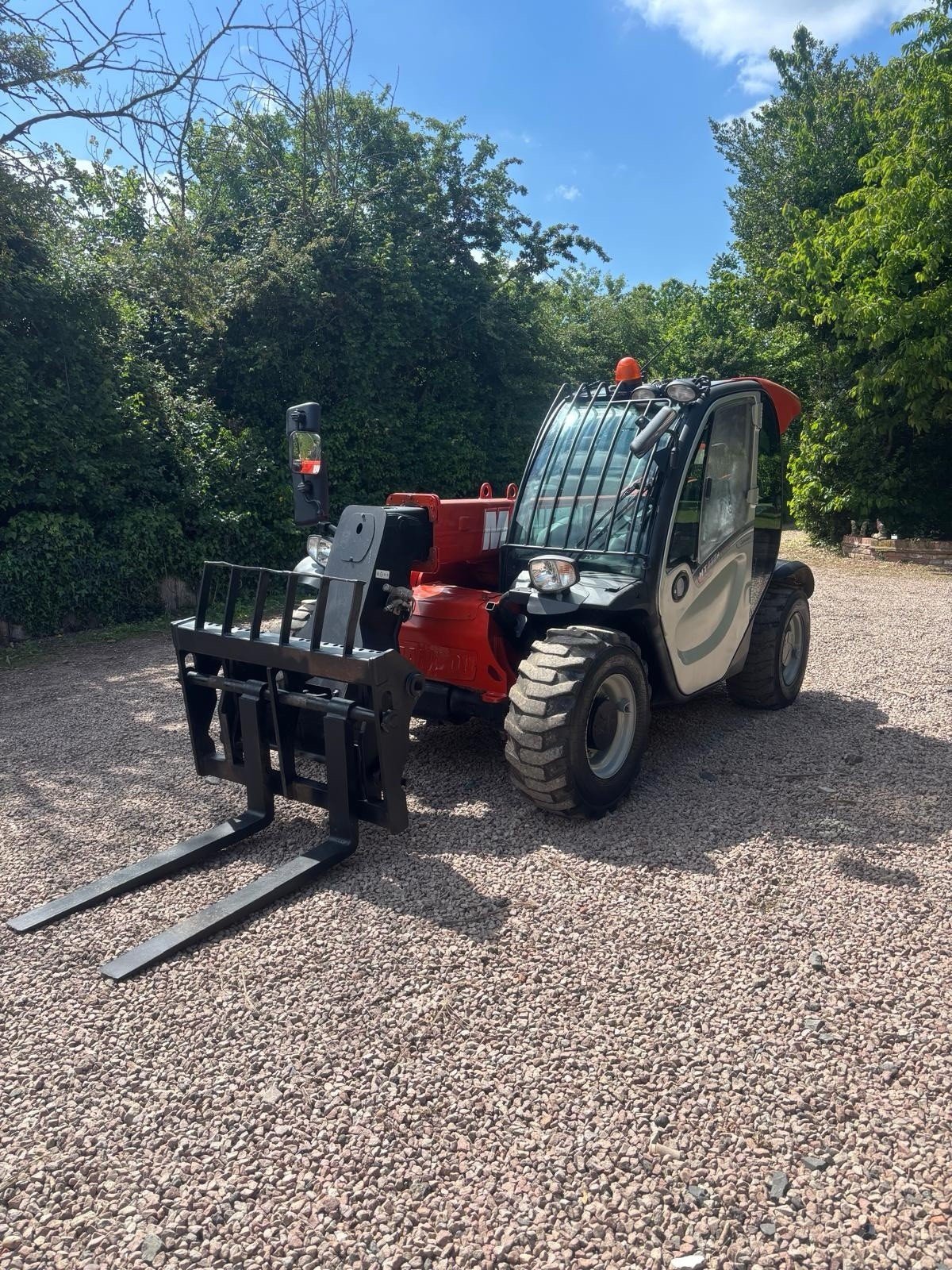 MANITOU MT 625 H COMFORT AVEC ACCESSOIRES