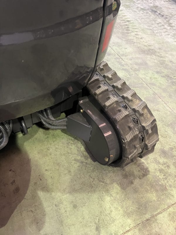 MINI EXCAVATRICE 1200 KG MOTEUR KUBOTA 3 CYLINDRES AVEC CHENILLES RÉTRACTABLES DE 74 CM