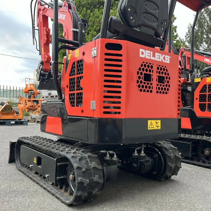 Mini-pelle Petite Pailleuse Deleks A80 Boz